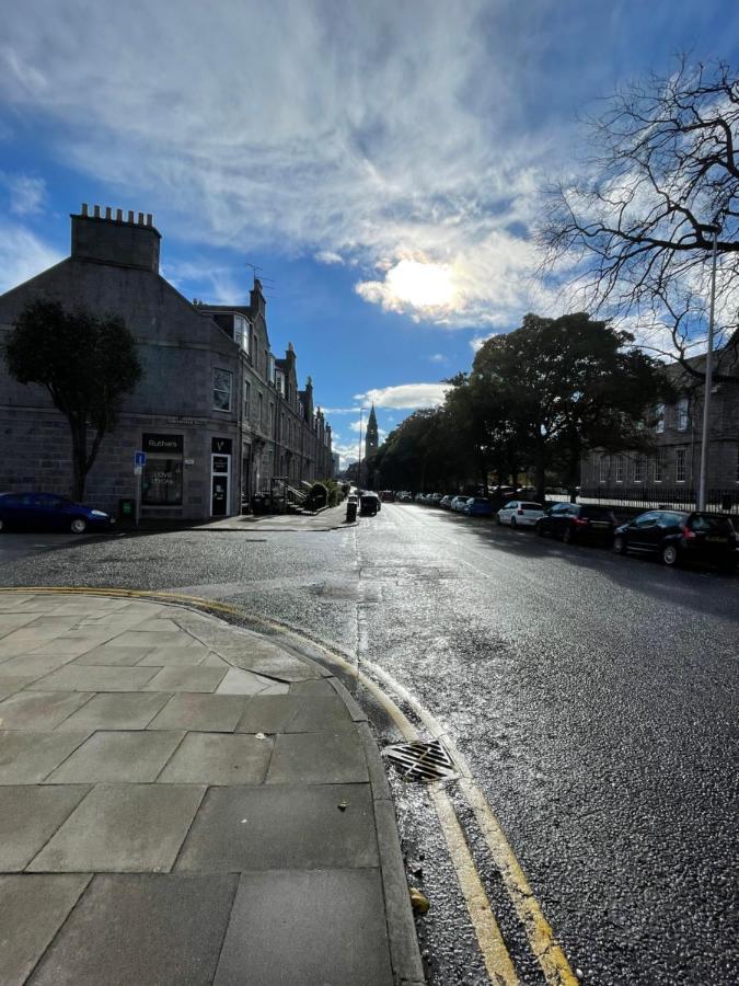 Amazing Getaways - The Place For You With Free Parking Aberdeen Exterior photo