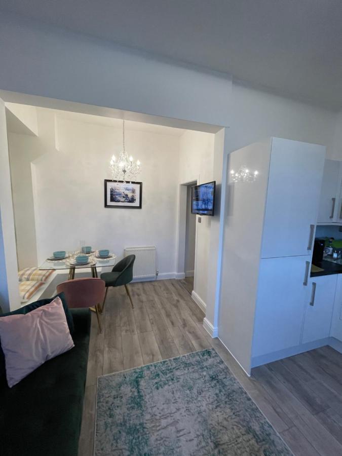 Amazing Getaways - The Place For You With Free Parking Aberdeen Exterior photo